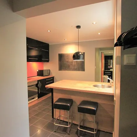 Apartamento Modern_dark_apartment *